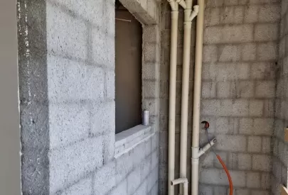 Revestimento nas paredes das áreas molhadas (6o pavimento e fiação no 3o pavimento)