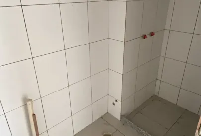 Cerâmica de piso e parede do banheiro